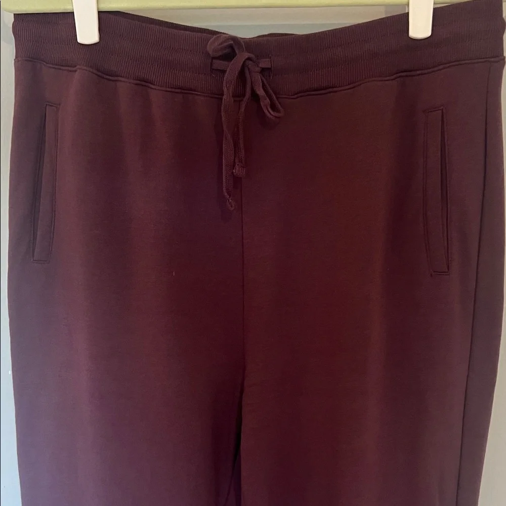 Barefoot Dreams Cozy Burgundy Fig Sweater and Jogger Pants Set Medium TALL - Picture 8 of 13